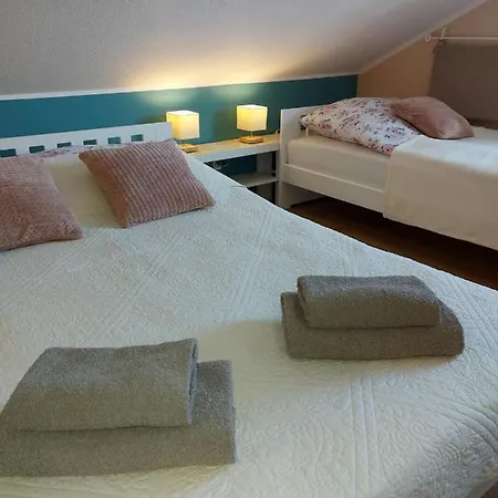 Jedrula Homestay szállás *